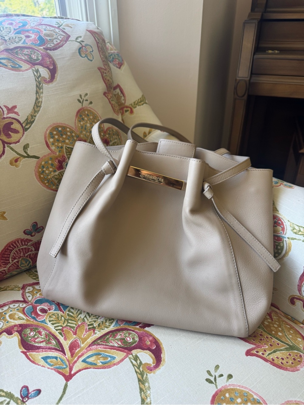 Paris 64 Manhattan Tote in nude like new! - Picture 3 of 6
